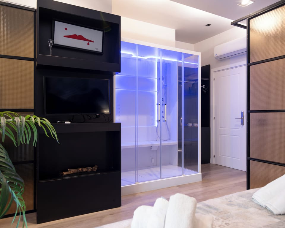 Junior Suite, Sauna | Frette Italian sheets, premium bedding, down comforters