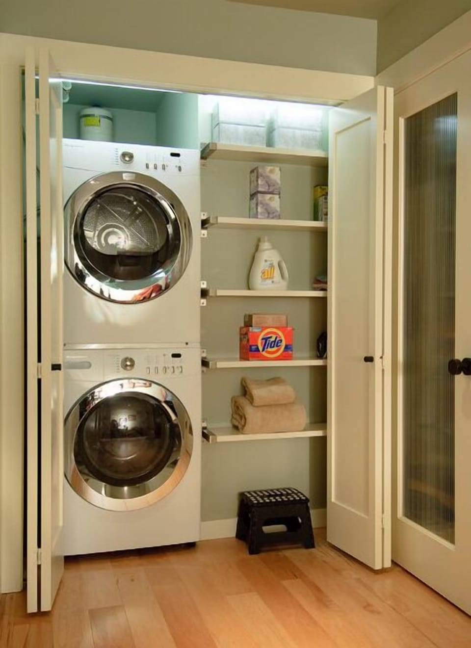 Laundry
Washer/dryer 
Pods available