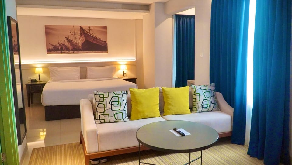 Suite Room | Premium bedding, in-room safe, desk, laptop workspace