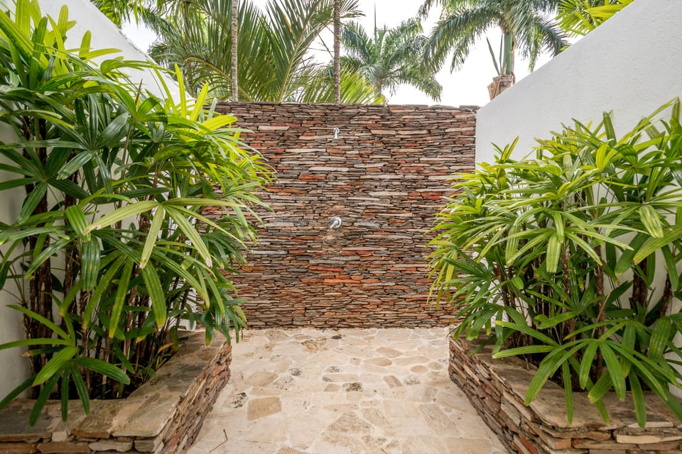 Luxury Villa | Bathroom | Shower, towels, soap, shampoo
