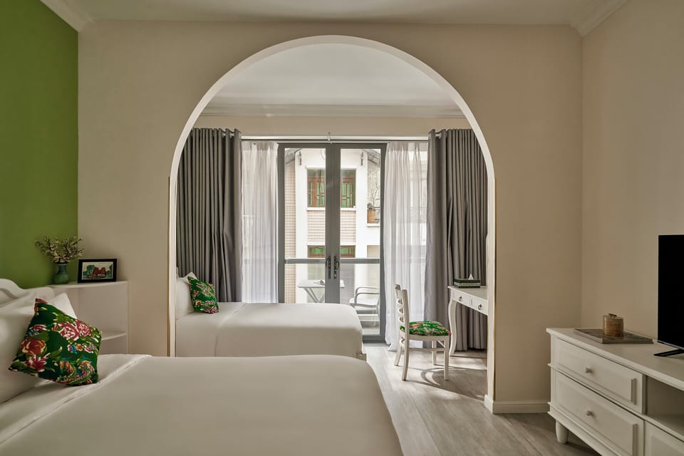 Deluxe Triple Room | Minibar, in-room safe, individually furnished, desk