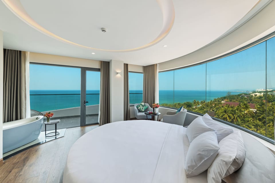 Premium Sunset Ocean Panorama | Minibar, in-room safe, desk, iron/ironing board