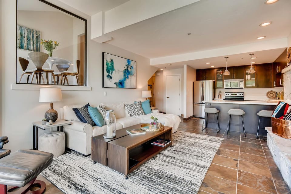 Fantastic living area. Plenty of space and beautiful setting and furnishings.