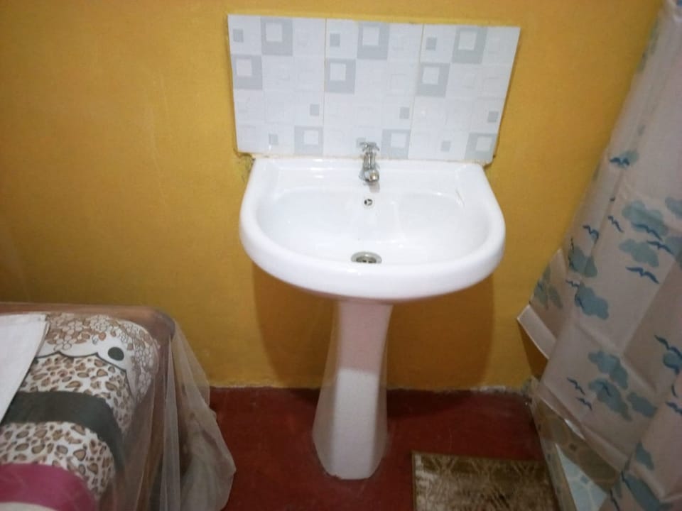 Standard Double Room | Bathroom sink