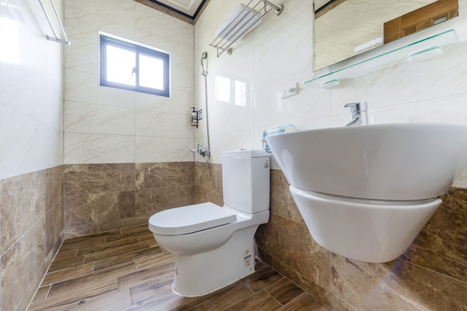 Comfort Quadruple Room | Bathroom | Shower, hair dryer, slippers, towels