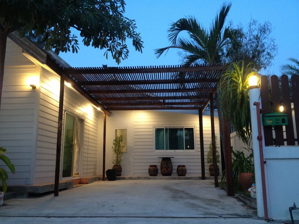 House on Haad Chao Samran (Pak-Bon)
