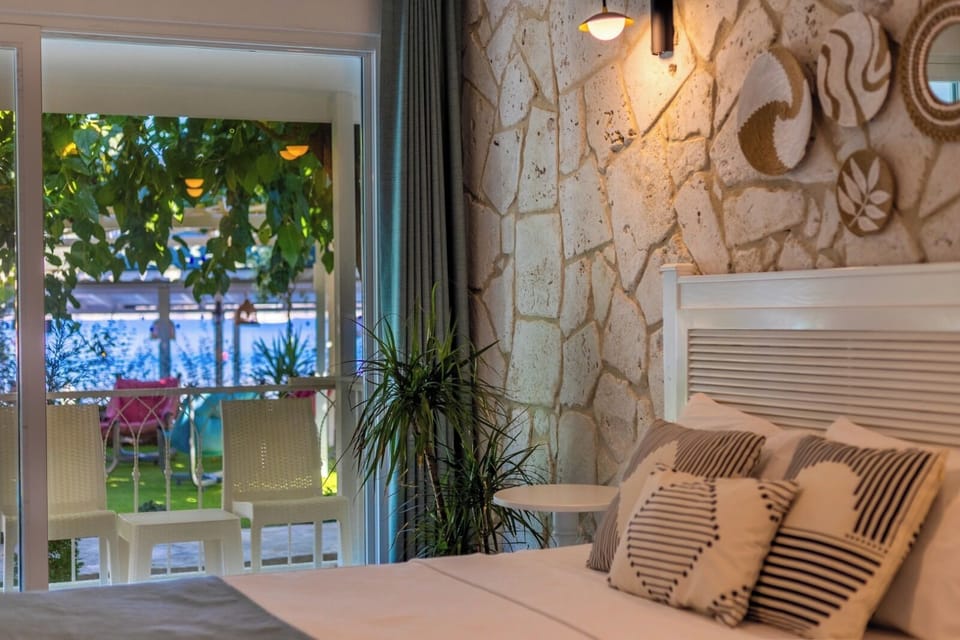 Standard Double Room, Sea View | Free cribs/infant beds, free WiFi, bed sheets
