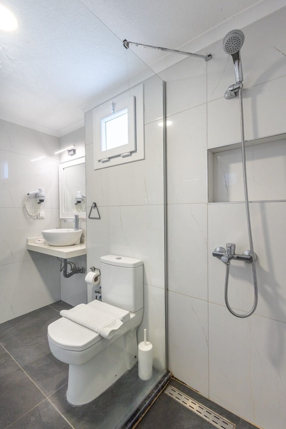 Standard Double Room, Sea View | Bathroom | Shower, free toiletries, hair dryer, slippers
