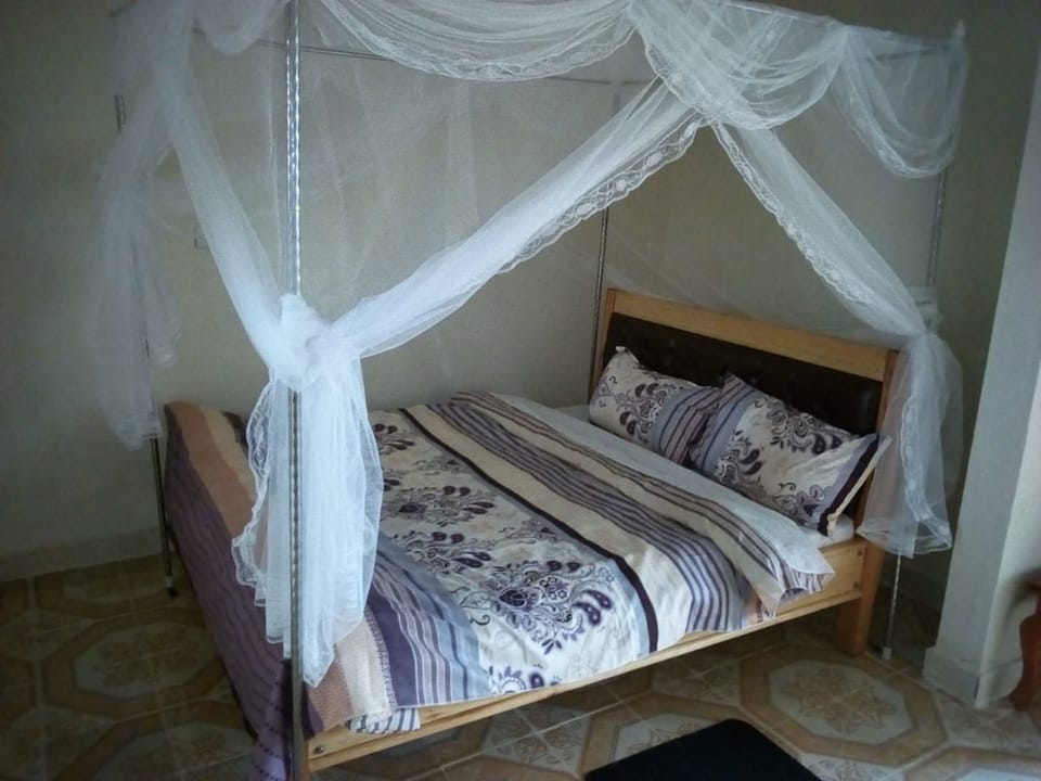 Economy Single Room | Desk, bed sheets