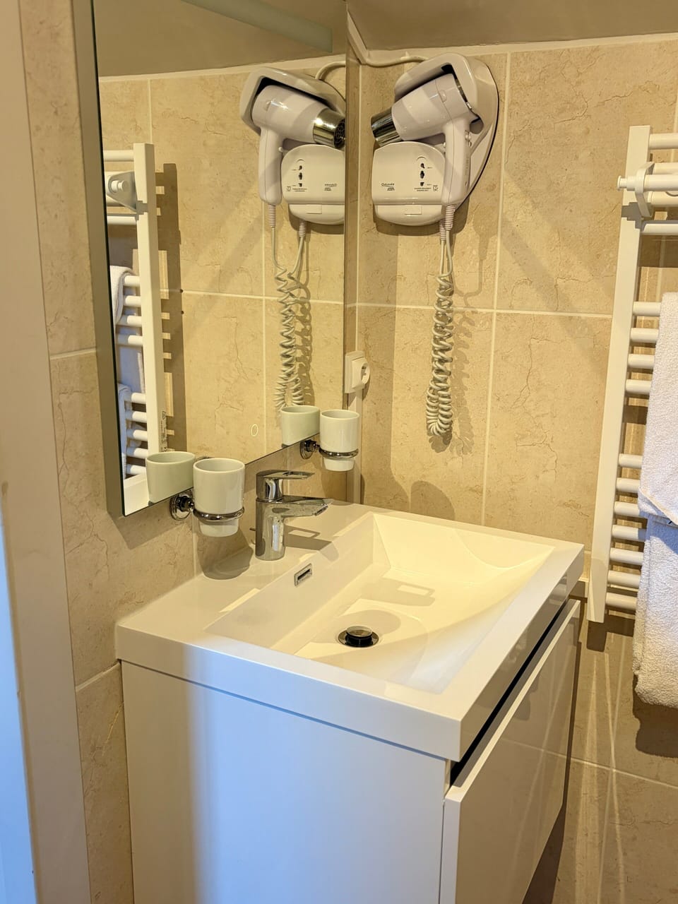 Superior Double Room | Bathroom | Hair dryer, towels