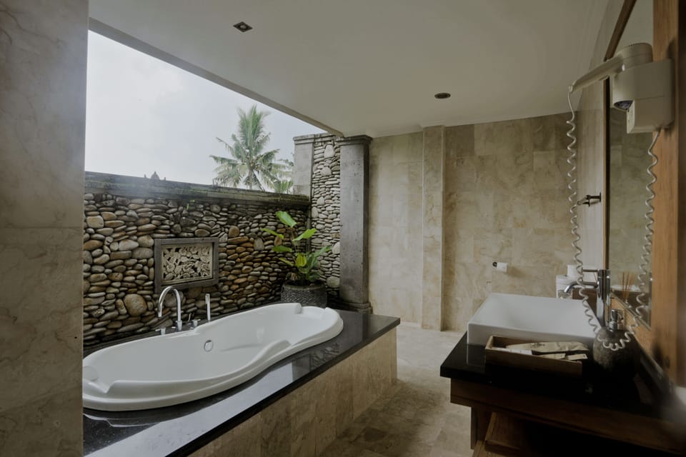 Duplex Suite (Comp Daily Aft Tea & Welcome Massage) | Bathroom | Shower, free toiletries, hair dryer, slippers