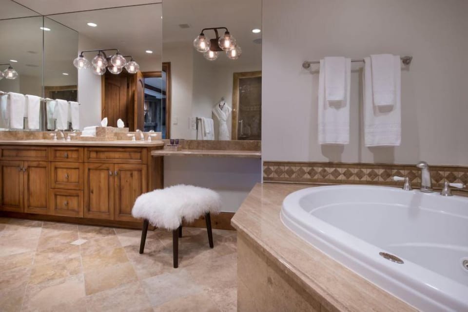 Condo (Beaver_Creek_Ritz-Carlton_1Bedroom) | Bathroom | Towels