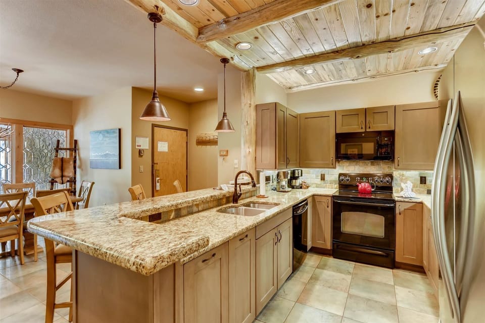 Condo (2707_Chateaux_DuMont_3Bedroom) | Exterior