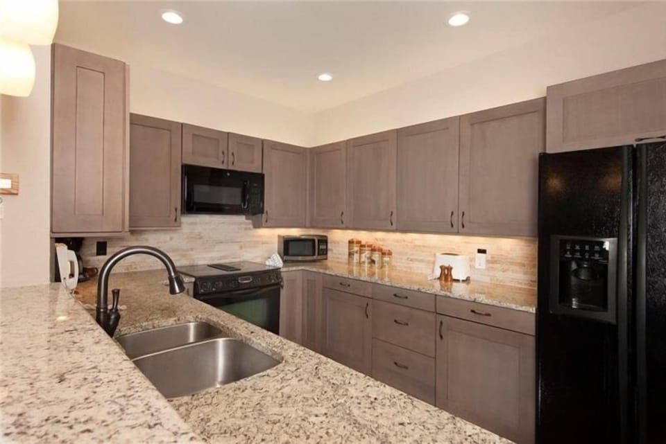 Condo (2706_Chateau_DuMont_2Bed_Platinum) | Private kitchen