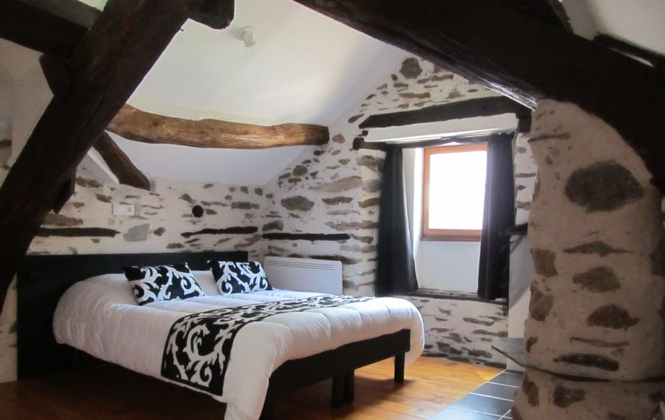Family Room (Laurel & Hardy) | Hypo-allergenic bedding, free WiFi, bed sheets