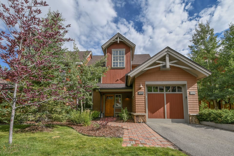 Beautiful exterior of Settlers creek 6517 #summer
