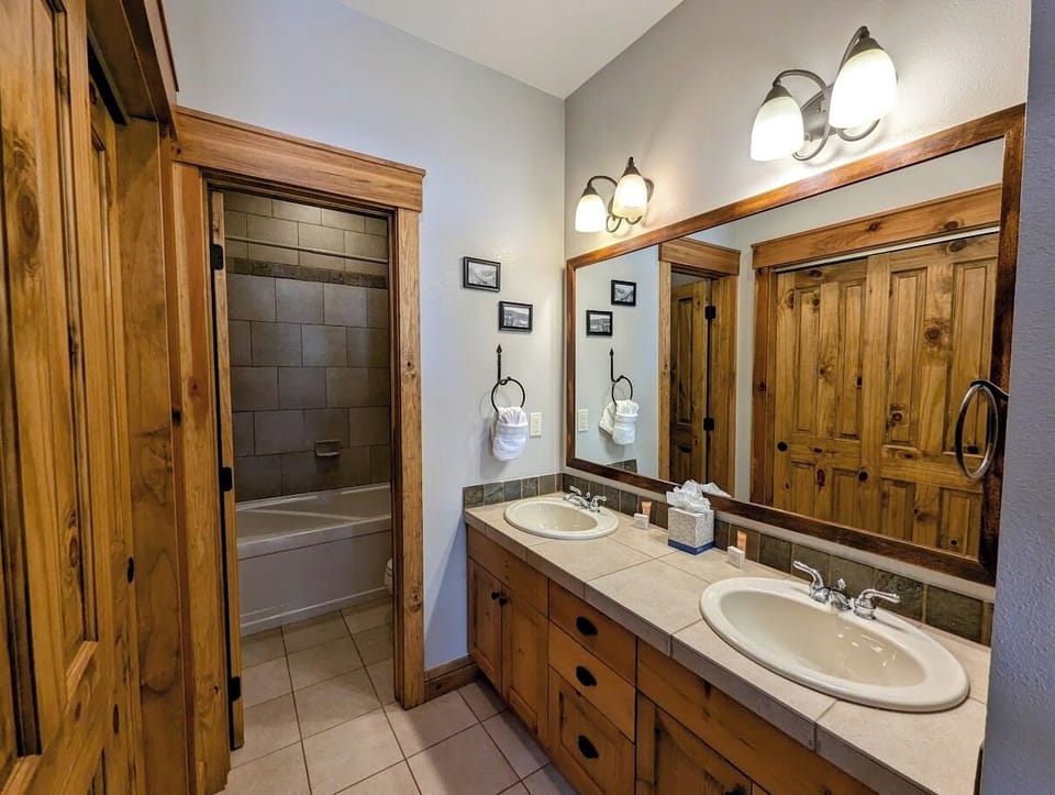 Bunk room - Ensuite bathroom