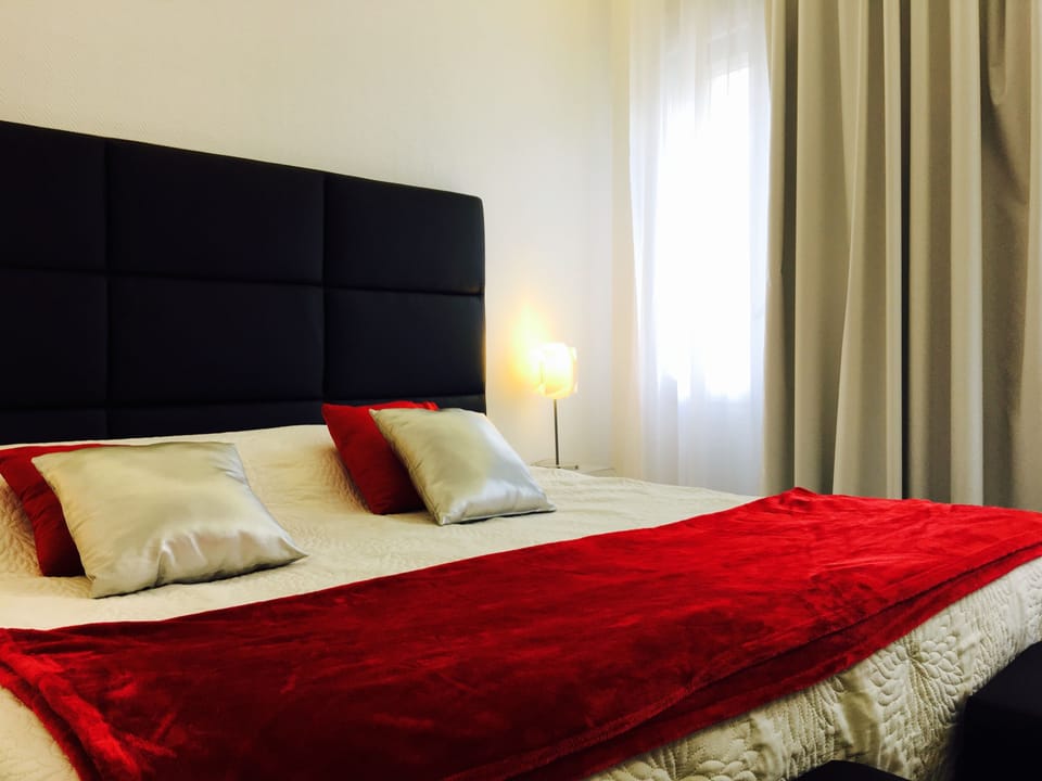 Superior Double Room (with Bath) | Desk, soundproofing, iron/ironing board, free cribs/infant beds