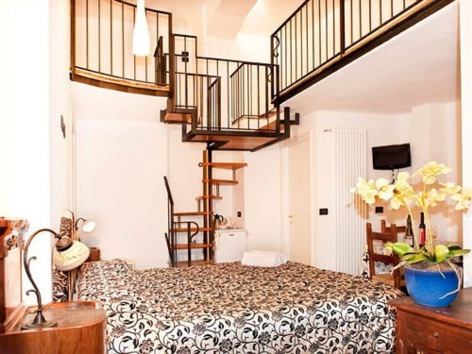 Premier Quadruple Room | 1 bedroom, hypo-allergenic bedding, individually furnished, desk