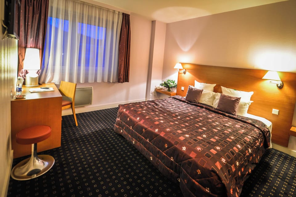 Comfort Double Room | Desk, cribs (free), rollaway beds (surcharge), WiFi (free)