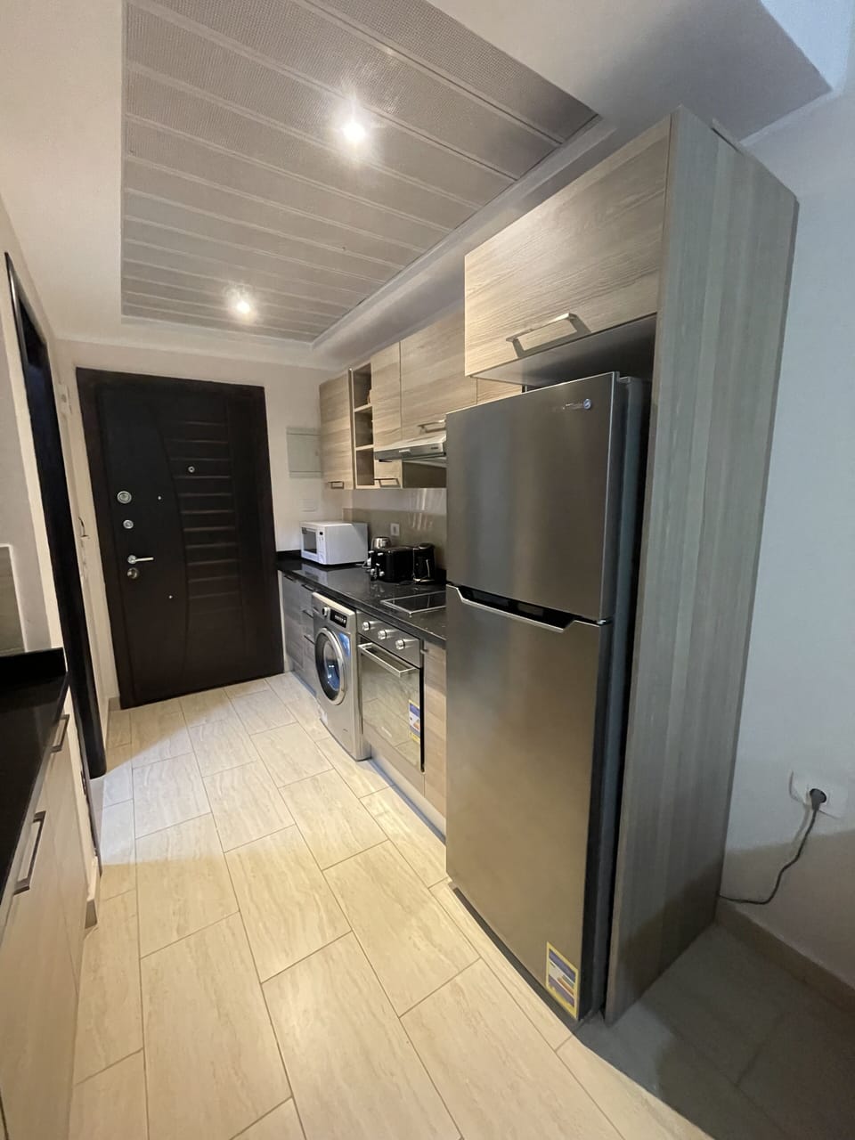 Studio Garden View 3316 | Private kitchen | Full-size fridge, microwave, stovetop, toaster