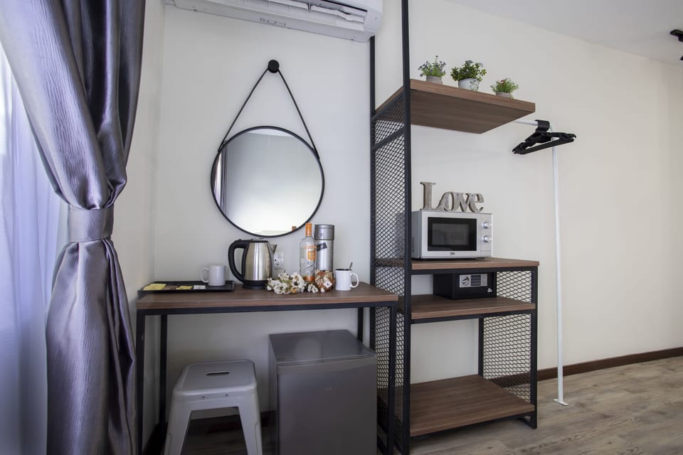 Industrial Family Suite | 1 bedroom, in-room safe, individually decorated, individually furnished