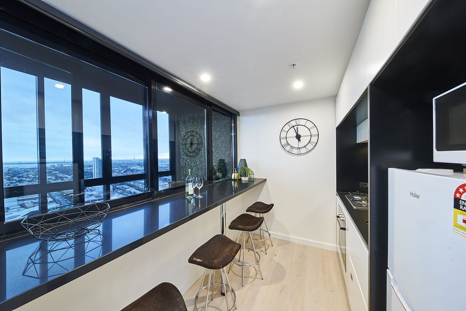 Superior Apartment | Private kitchen | Full-size fridge, microwave, oven, stovetop