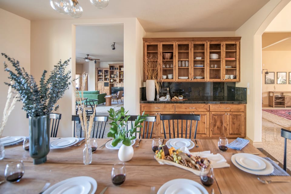 Dining room.