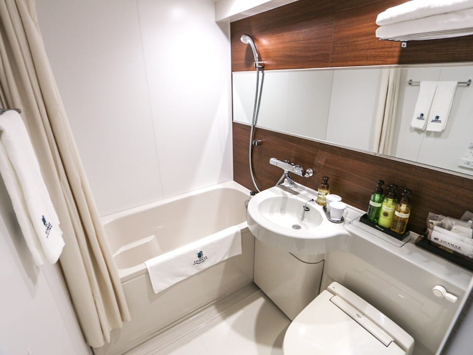 Combined shower/tub, free toiletries, hair dryer, slippers