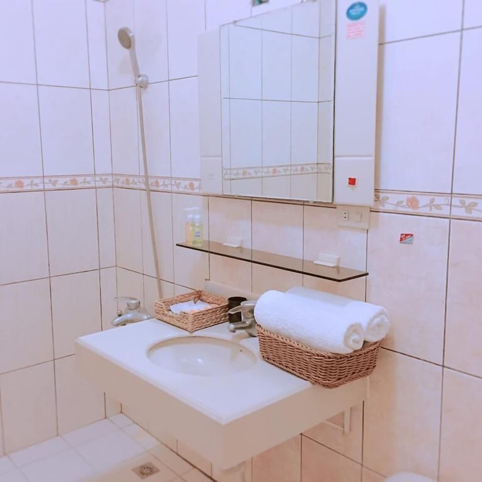 Bathroom sink
