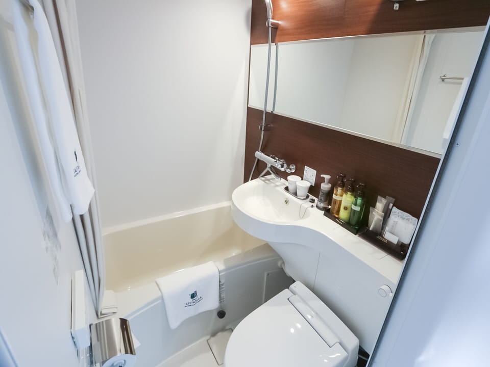 Combined shower/tub, free toiletries, hair dryer, slippers