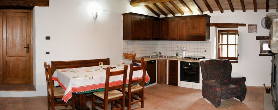 Family Apartment, 3 Bedrooms, Mountain View (Padronale) | Living area | 32-inch LED TV with satellite channels, TV