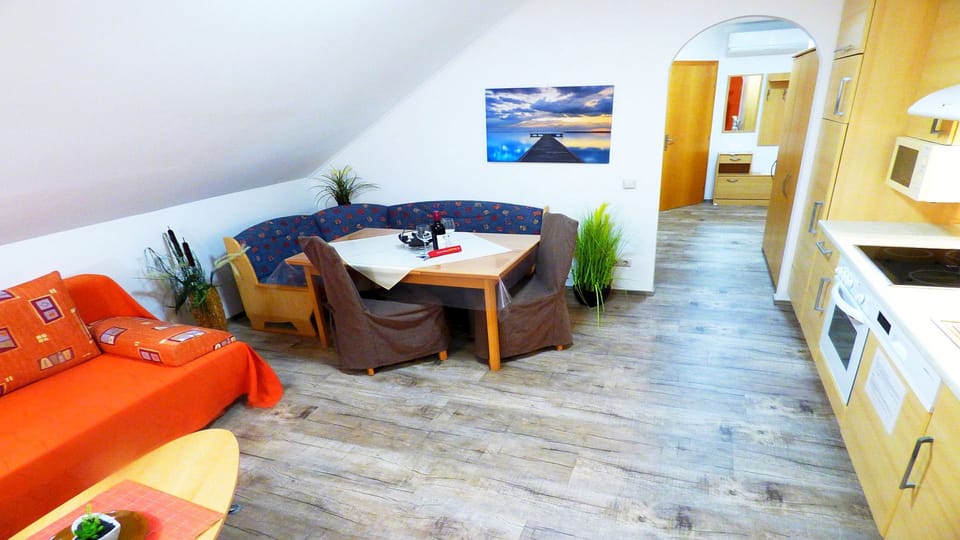 Apartment, Private Bathroom (Balkonwohnung B) | In-room dining
