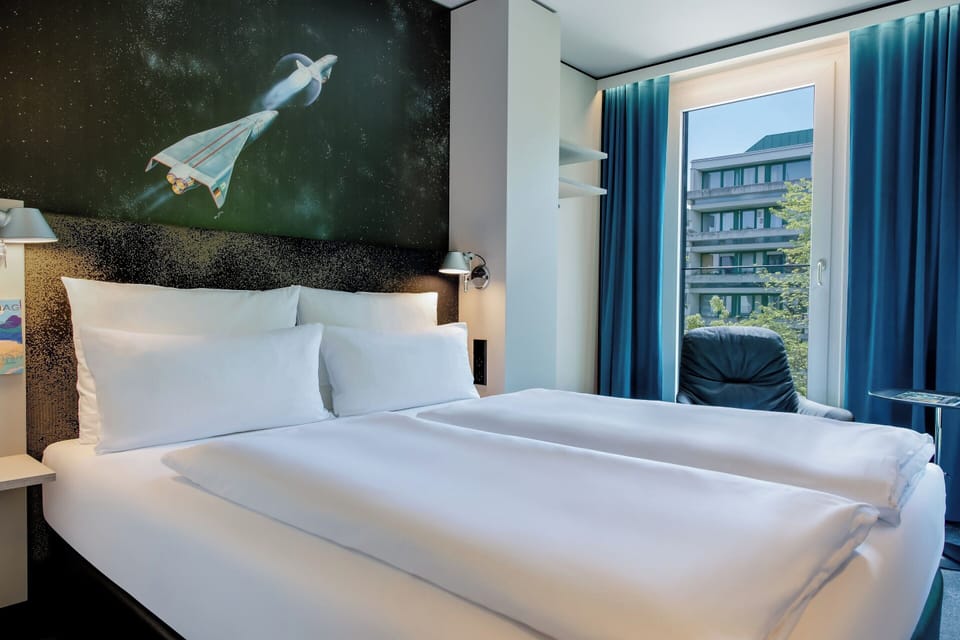 Egyptian cotton sheets, premium bedding, soundproofing, free WiFi