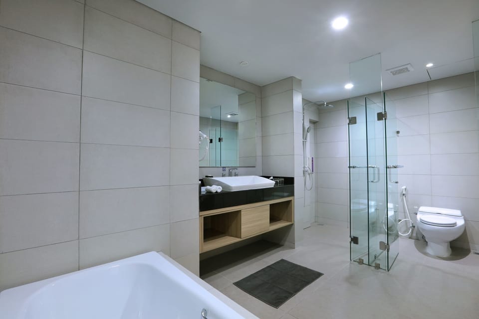 Suite, 1 Bedroom | Bathroom | Free toiletries, hair dryer, slippers, bidet