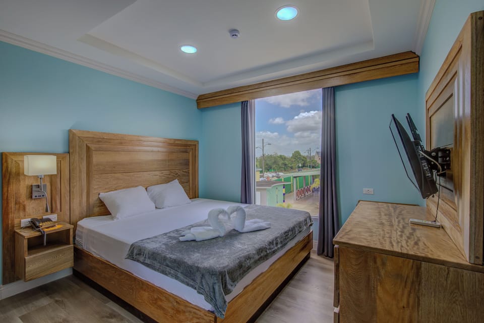 Premium bedding, pillowtop beds, in-room safe, desk