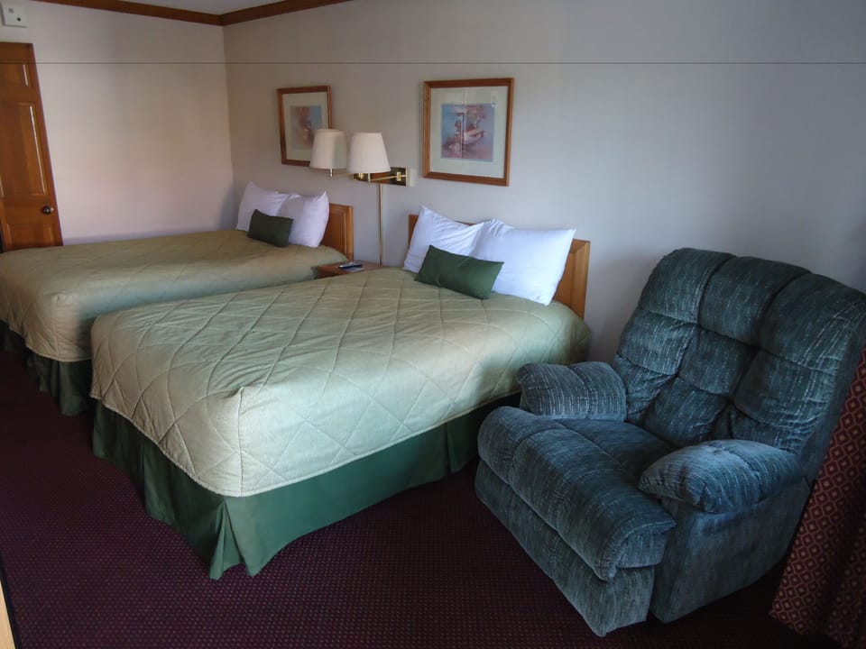 Standard Room, 2 Double Beds | Desk, iron/ironing board, free WiFi, bed sheets