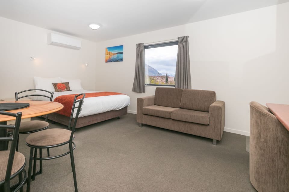 Premium bedding, desk, blackout drapes, soundproofing