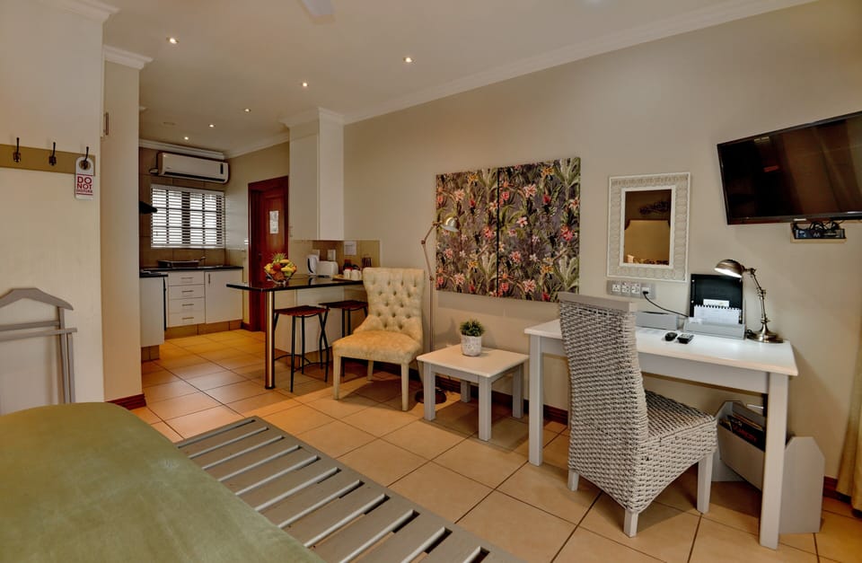 Superior Room Self-Catering | Private kitchen | Mini-fridge, microwave, electric kettle, toaster