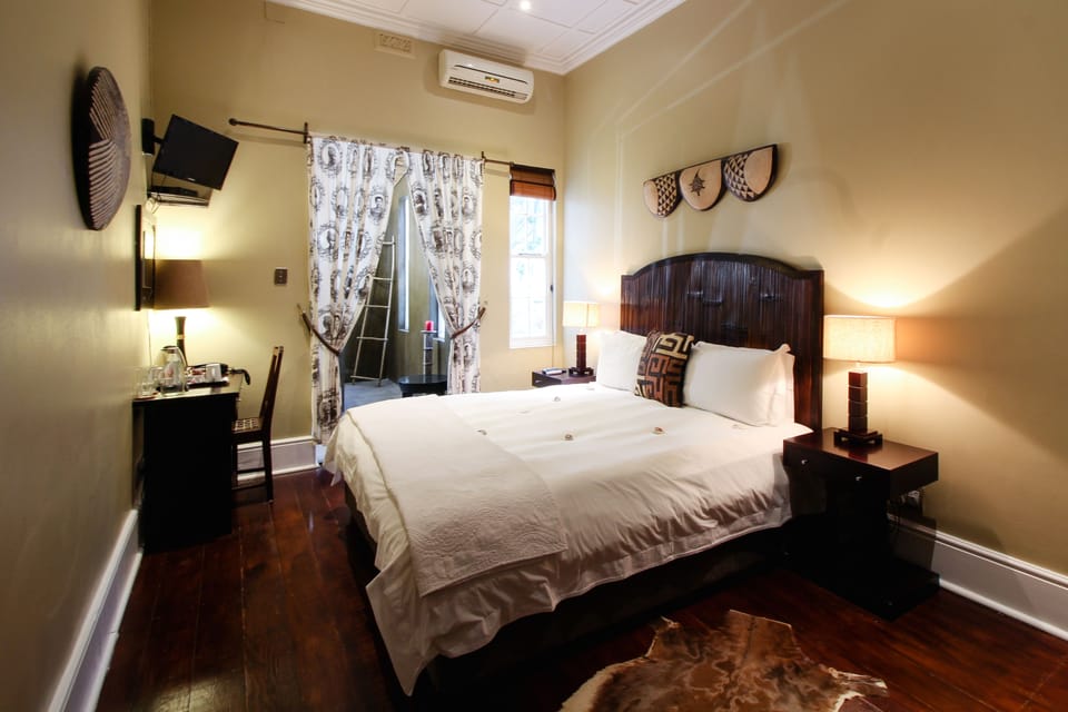 Buffalo King Size Room | 1 bedroom, premium bedding, Tempur-Pedic beds, in-room safe