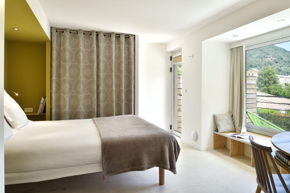 Junior Suite, Mountain View | Desk, soundproofing, WiFi (free)