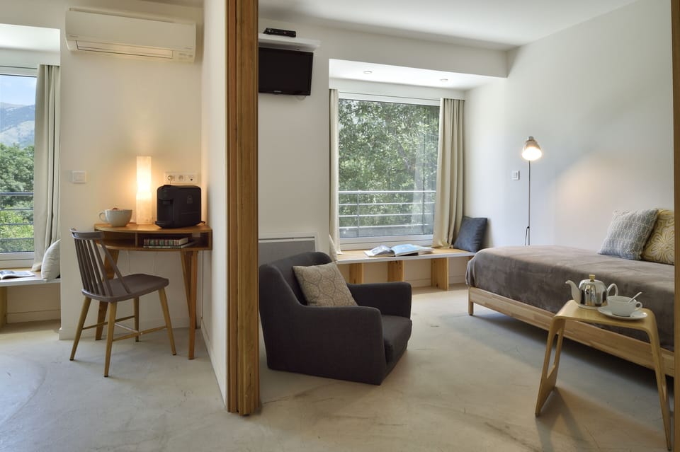 Junior Suite, Mountain View | Desk, soundproofing, WiFi (free)