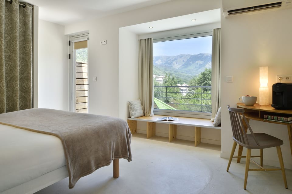 Junior Suite, Mountain View | Desk, soundproofing, WiFi (free)