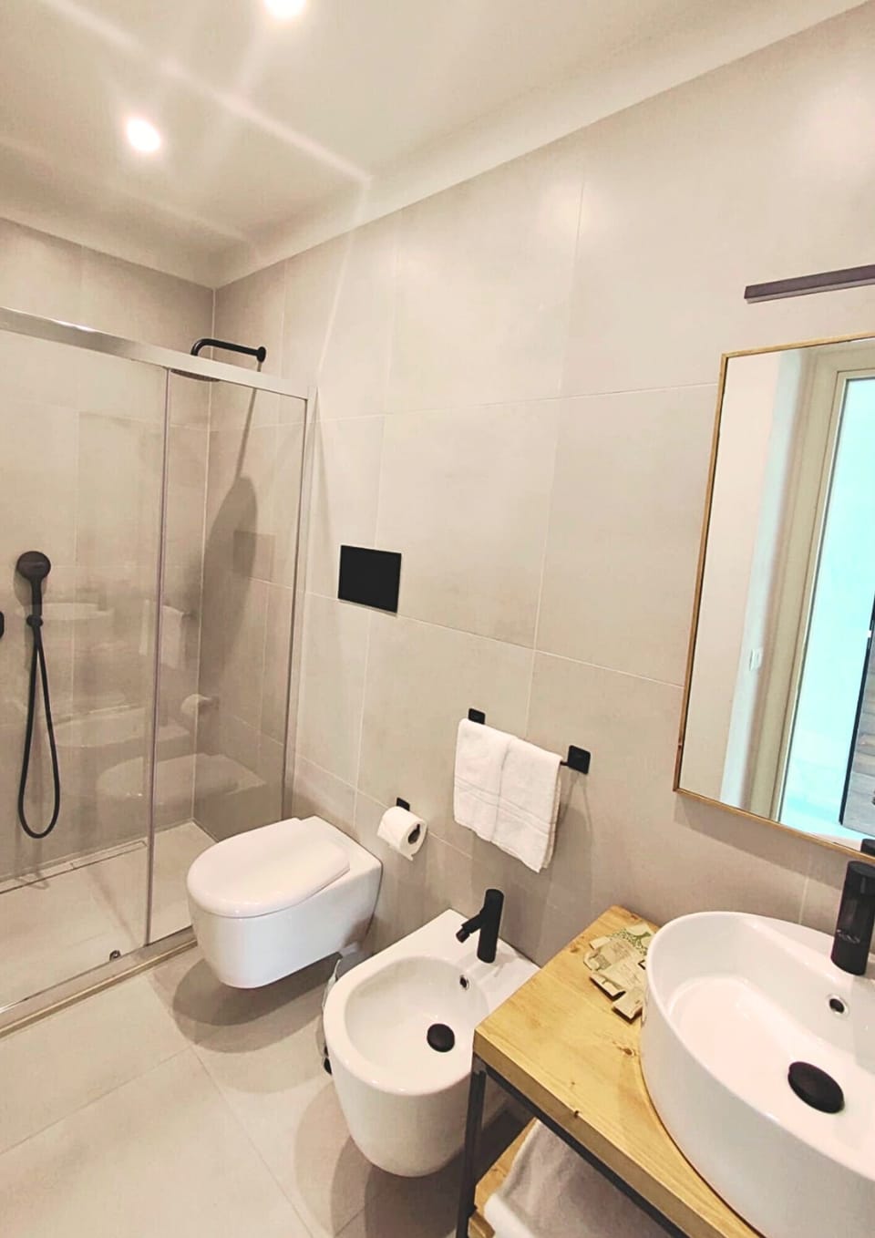 Luxury Suite, 1 Double Bed, Bathtub, Garden View | Bathroom | Shower, rainfall showerhead, hair dryer, towels