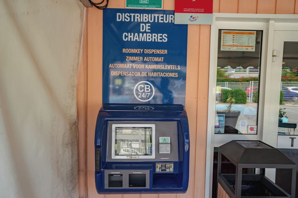 Check-in/check-out kiosk