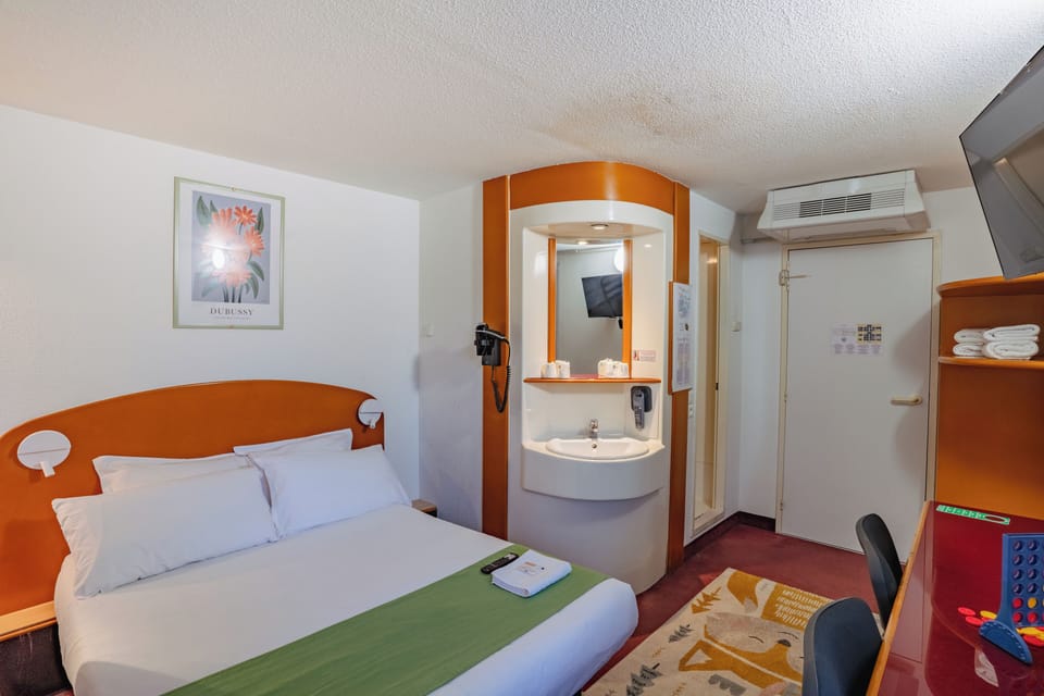 Family Quadruple Room | Premium bedding, Select Comfort beds, in-room safe, desk