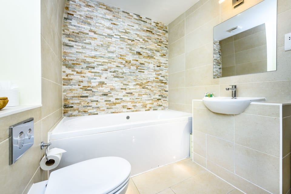 Romantic Double Room, 1 King Bed, Ensuite, Garden View | Bathroom | Shower, hair dryer, towels