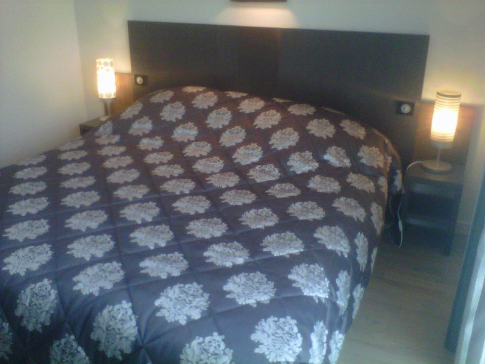 Double Room | Hypo-allergenic bedding, desk, free WiFi