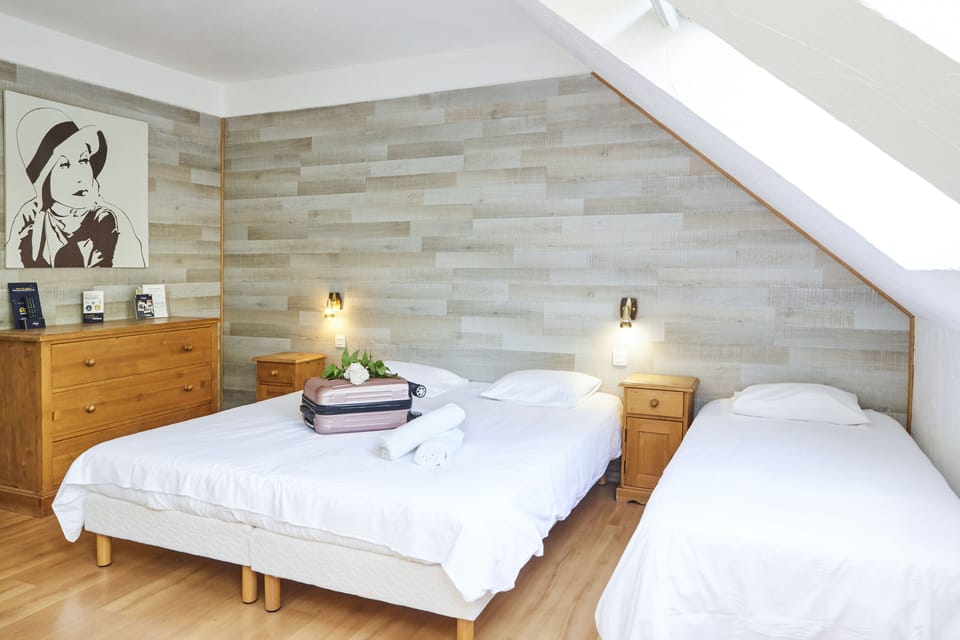 Triple Room | Premium bedding, desk, iron/ironing board (on request), WiFi (free)
