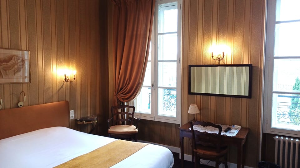 Double Room, 1 King Bed, Private Bathroom | Desk, soundproofing, free WiFi, bed sheets